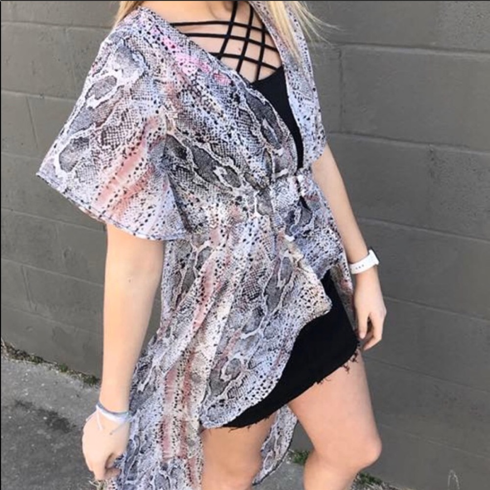 Snake print Hi-Lo top